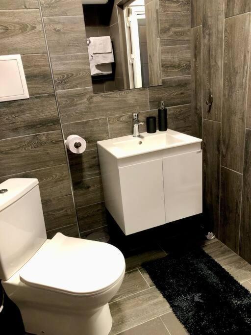 Luxury Apartment Pazardžik Esterno foto